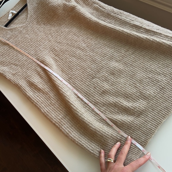 V-Neck oversize wool dress - Picture 6 of 6